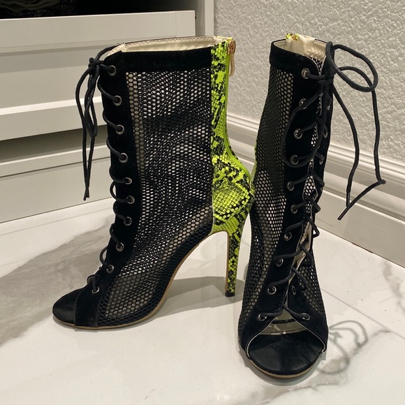 Sexy snaky heels. Amazing and comfortable. Width can be adjusted due to lacing - Picture 2 of 3